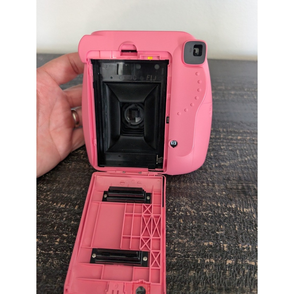 Fujifilm Instax Mini 9 Instant Camera Pink w/Case – Tested & Clean – Works Great - Picture 7 of 10